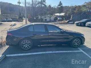 2025 BMW 5 серии 520i VIII (G60/G61/G68), синий, 6999750 рублей, вид 3