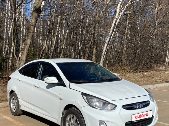 2013 Hyundai Solaris I, белый, 450000 рублей - вид 2