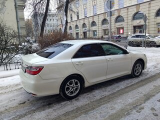 2015 Toyota Camry VII (XV50) Рестайлинг, белый, 2100000 рублей, вид 3
