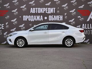2022 Kia Cerato IV Рестайлинг, белый, 1665000 рублей, вид 4