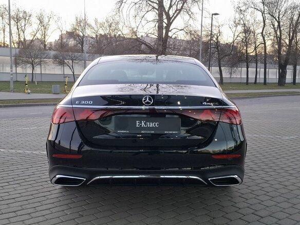 2025 Mercedes-Benz E-Класс 300 VI (W214, S214), чёрный, 9330000 рублей - вид 3
