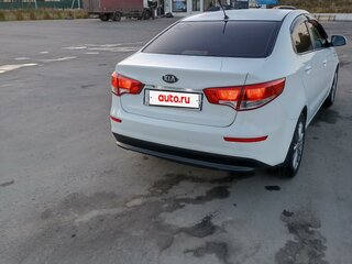 2015 Kia Rio III Рестайлинг, белый, 950000 рублей, вид 4
