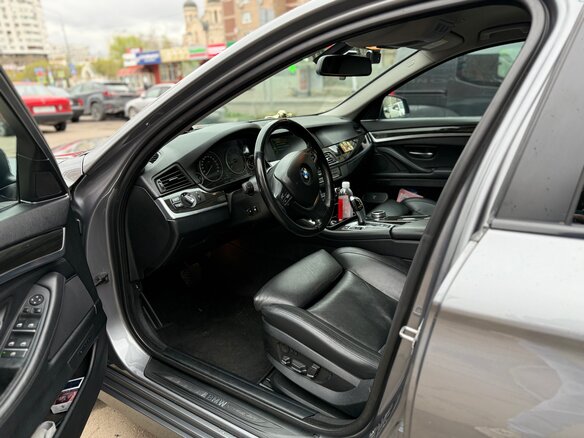 2012 BMW 5 серии 528i xDrive VI (F10/F11/F07), серый, 2050000 рублей - вид 5