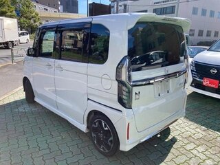 2022 Honda N-BOX II Рестайлинг, белый, 850000 рублей, вид 4