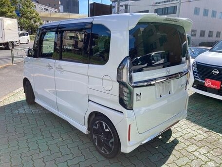 2022 Honda N-BOX II Рестайлинг, белый, 850000 рублей, вид 4