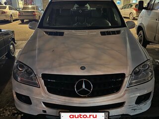 2005 Mercedes-Benz M-Класс 500 II (W164), белый, 1000000 рублей, вид 1