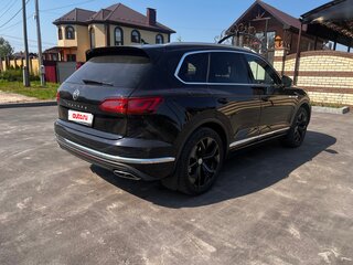 2020 Volkswagen Touareg III, чёрный, 4400000 рублей, вид 3