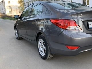 2013 Hyundai Solaris I, серый, 880000 рублей, вид 3