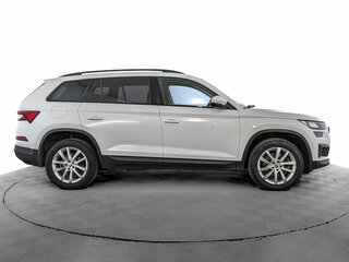 2022 Skoda Kodiaq I Рестайлинг, белый, 3530000 рублей, вид 5
