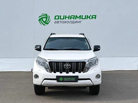 2017 Toyota Land Cruiser Prado 150 Series Рестайлинг 1, белый, 2350000 рублей, вид 2