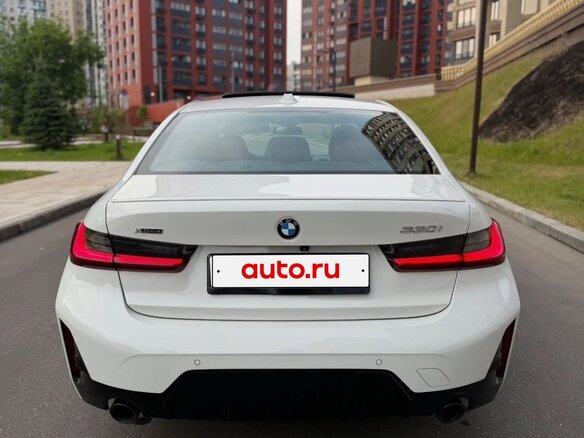 2023 BMW 3 серии 330i xDrive VII (G2x) Рестайлинг, белый, 4400000 рублей - вид 4