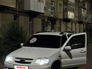 2017 Chevrolet Niva I Рестайлинг, белый, 600000 рублей, вид 1