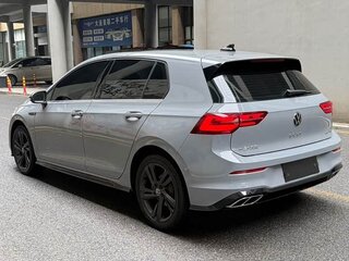 2022 Volkswagen Golf VIII, серебристый, 1580000 рублей, вид 3