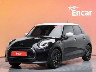2022 Mini Hatch Cooper III (F55/F56) Рестайлинг 2, чёрный, 1850000 рублей, вид 1