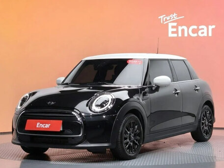 2022 Mini Hatch Cooper III (F55/F56) Рестайлинг 2, чёрный, 1850000 рублей, вид 1