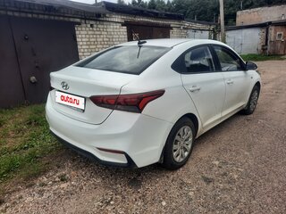 2018 Hyundai Solaris II, белый, 690000 рублей, вид 3