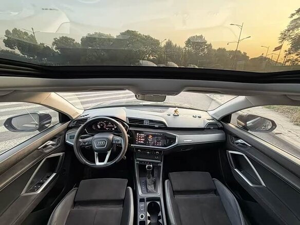 2022 Audi Q3 35 TFSI II (F3), серый - вид 2