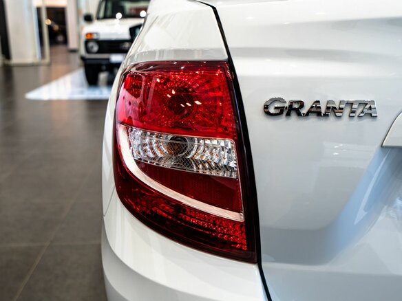 2026 Lada (ВАЗ) Granta I Рестайлинг, белый, 1290000 рублей - вид 6