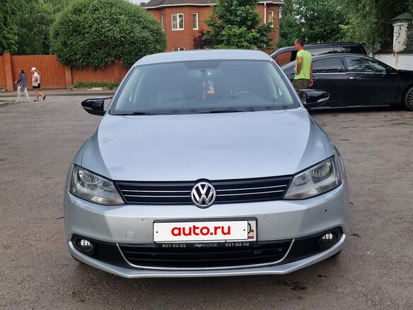 2013 Volkswagen Jetta VI, серебристый, 970000 рублей - вид 1