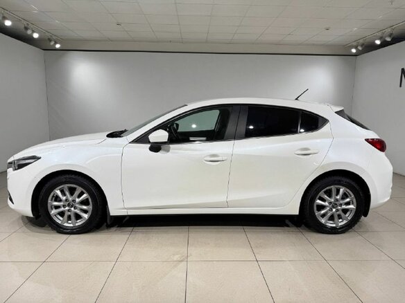 2018 Mazda 3 III (BM) Рестайлинг, белый, 1510000 рублей - вид 7