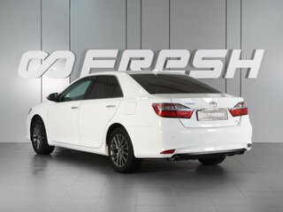 2017 Toyota Camry VII (XV50) Рестайлинг 2, белый, 2435000 рублей, вид 2
