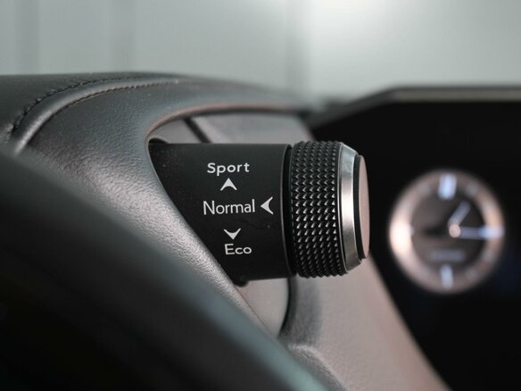 2021 Lexus ES 300h VII, серый - вид 19