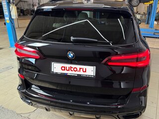 2020 BMW X5 45e IV (G05/G18), чёрный, 7150000 рублей, вид 3