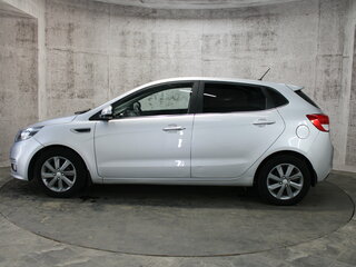 2016 Kia Rio III Рестайлинг, серый, 889000 рублей, вид 4