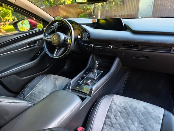 2019 Mazda 3 IV (BP), красный, 1800000 рублей - вид 6