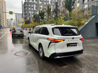 2022 Toyota Sienna IV, белый, 6100000 рублей, вид 4