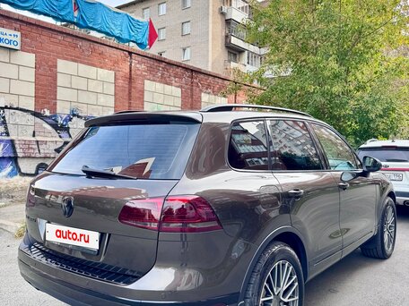 2014 Volkswagen Touareg II Рестайлинг, коричневый, 2690000 рублей, вид 4