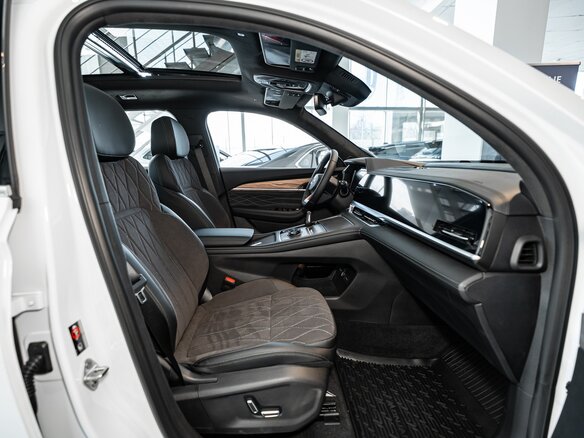 2026 Geely Monjaro I Рестайлинг, белый - вид 24