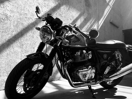 2025 Royal Enfield Continental GT, серебристый, 530000 рублей, вид 1