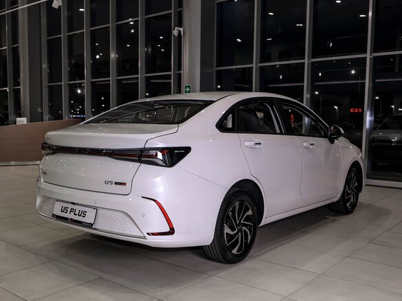2024 BAIC U5 Plus, белый - вид 3