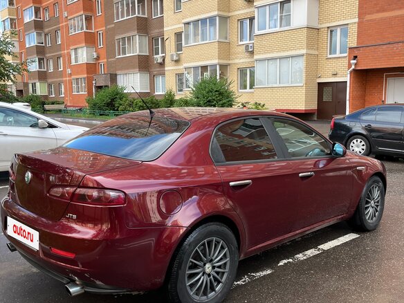 2008 Alfa Romeo 159, пурпурный - вид 3