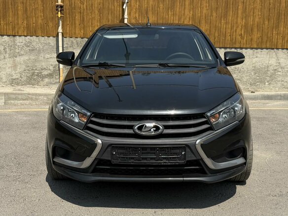 2018 Lada (ВАЗ) Vesta I, чёрный, 700000 рублей - вид 1