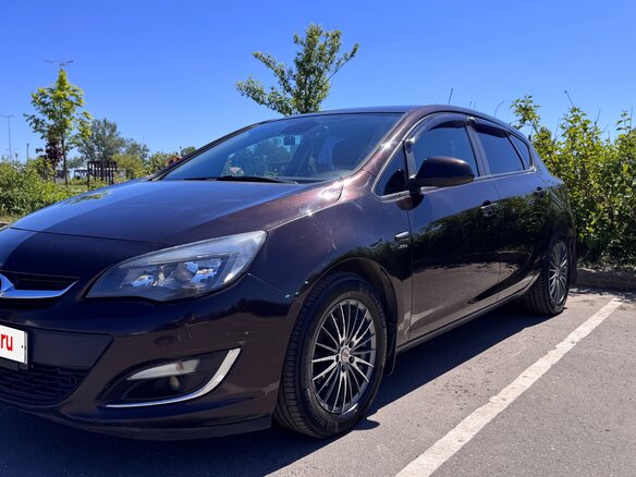 2013 Opel Astra J Рестайлинг, коричневый, 720000 рублей - вид 1
