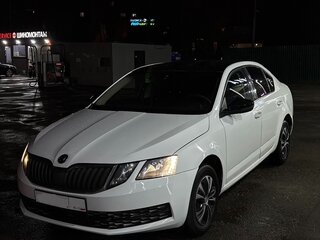 2017 Skoda Octavia III (A7) Рестайлинг, белый, 650000 рублей, вид 2