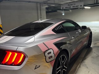 2021 Ford Mustang VI Рестайлинг, серебристый, 3000000 рублей, вид 5
