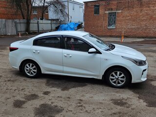 2019 Kia Rio IV, белый, 1150000 рублей, вид 2