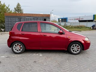 2004 Chevrolet Aveo I, красный, 300000 рублей, вид 4