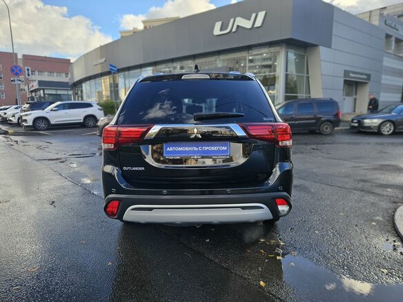 2021 Mitsubishi Outlander III Рестайлинг 3, чёрный - вид 4