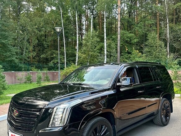 2017 Cadillac Escalade IV, чёрный, 4990000 рублей - вид 2