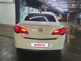 2013 Opel Astra J Рестайлинг, белый, 585000 рублей, вид 3