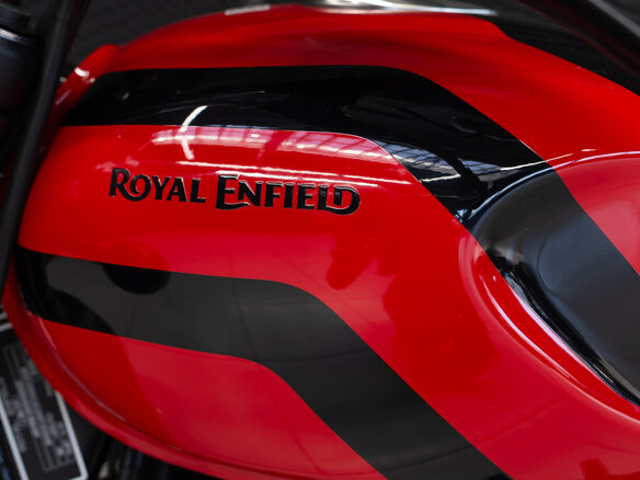 2026 Royal Enfield Hunter, красный, 439000 рублей - вид 11