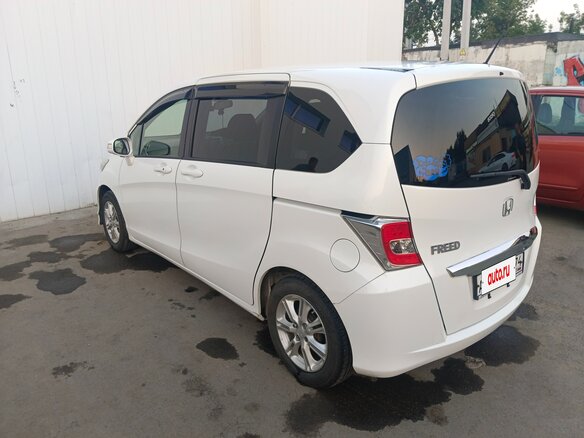 2014 Honda Freed I Рестайлинг 2, белый, 970000 рублей - вид 5