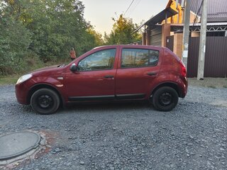 2010 Renault Sandero I, красный, 400000 рублей, вид 4