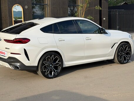 2020 BMW X6 M50d III (G06), белый, 7500000 рублей, вид 4