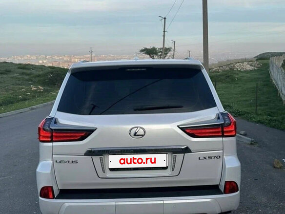 2018 Lexus LX 570 III Рестайлинг 2, белый, 7300000 рублей - вид 3