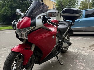 2010 Honda VFR 1200, красный, 750000 рублей, вид 3
